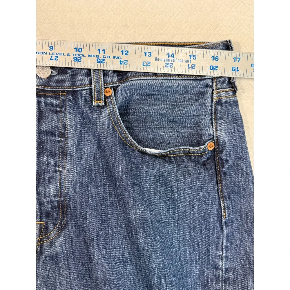 Levis 501 Original Fit Men 33x34 Medium Wash Blue Straight Leg Button Fly Jeans